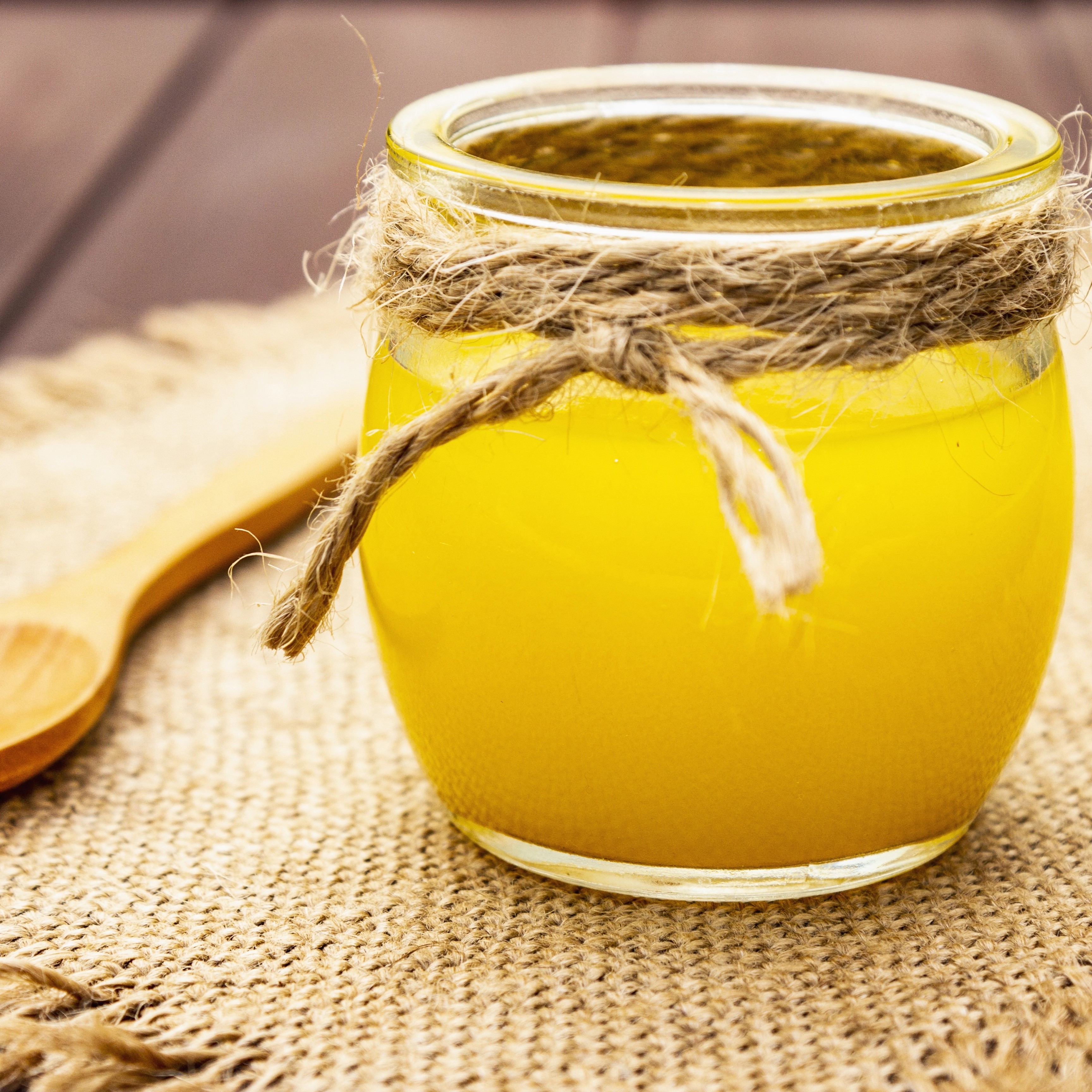 Pure or desi ghee (ghi), clarified melted butter Ghee, De EetLijn